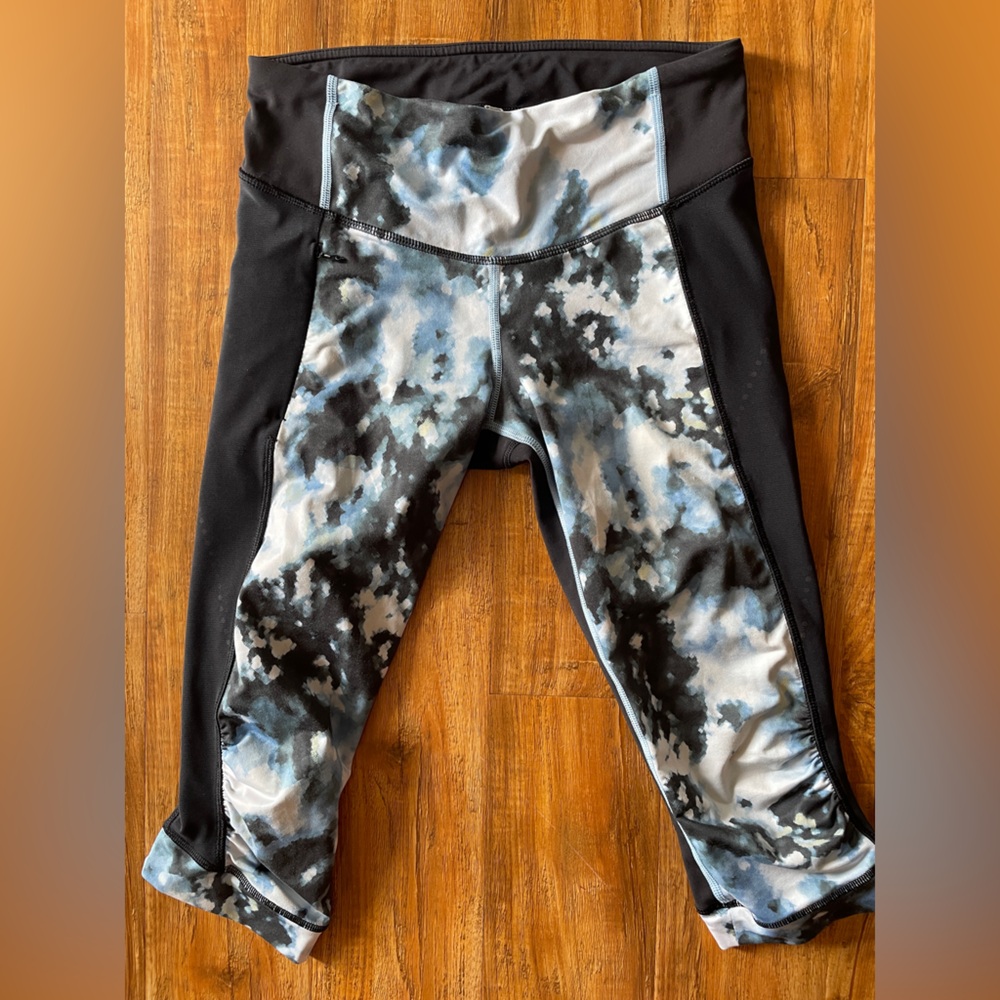 Black and Blue Lululemon  Capri  Leggings